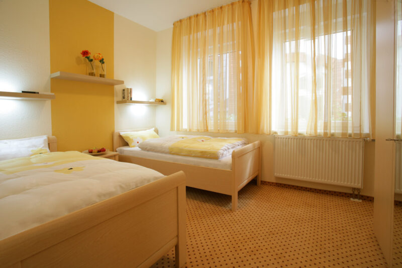 Schlafzimmer Ferienwohnungen 2 und 3 Parkvilla Steins