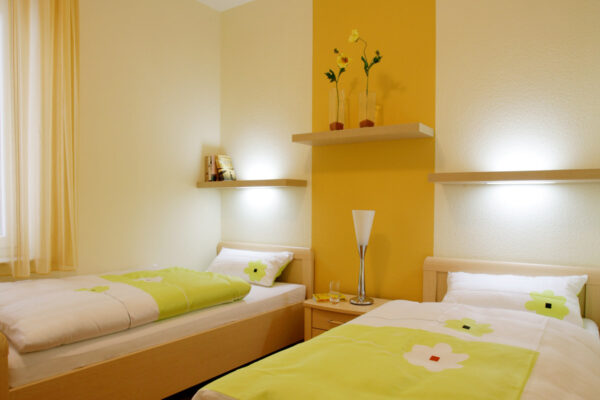 Schlafzimmer Ferienwohnungen 2 und 3 Parkvilla Steins
